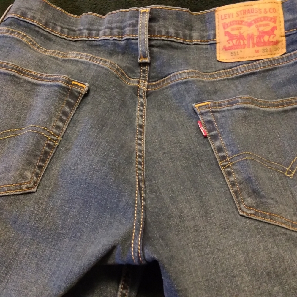 New, 2 Pair of Levi's 32/30, 505 and 511 Jean's.